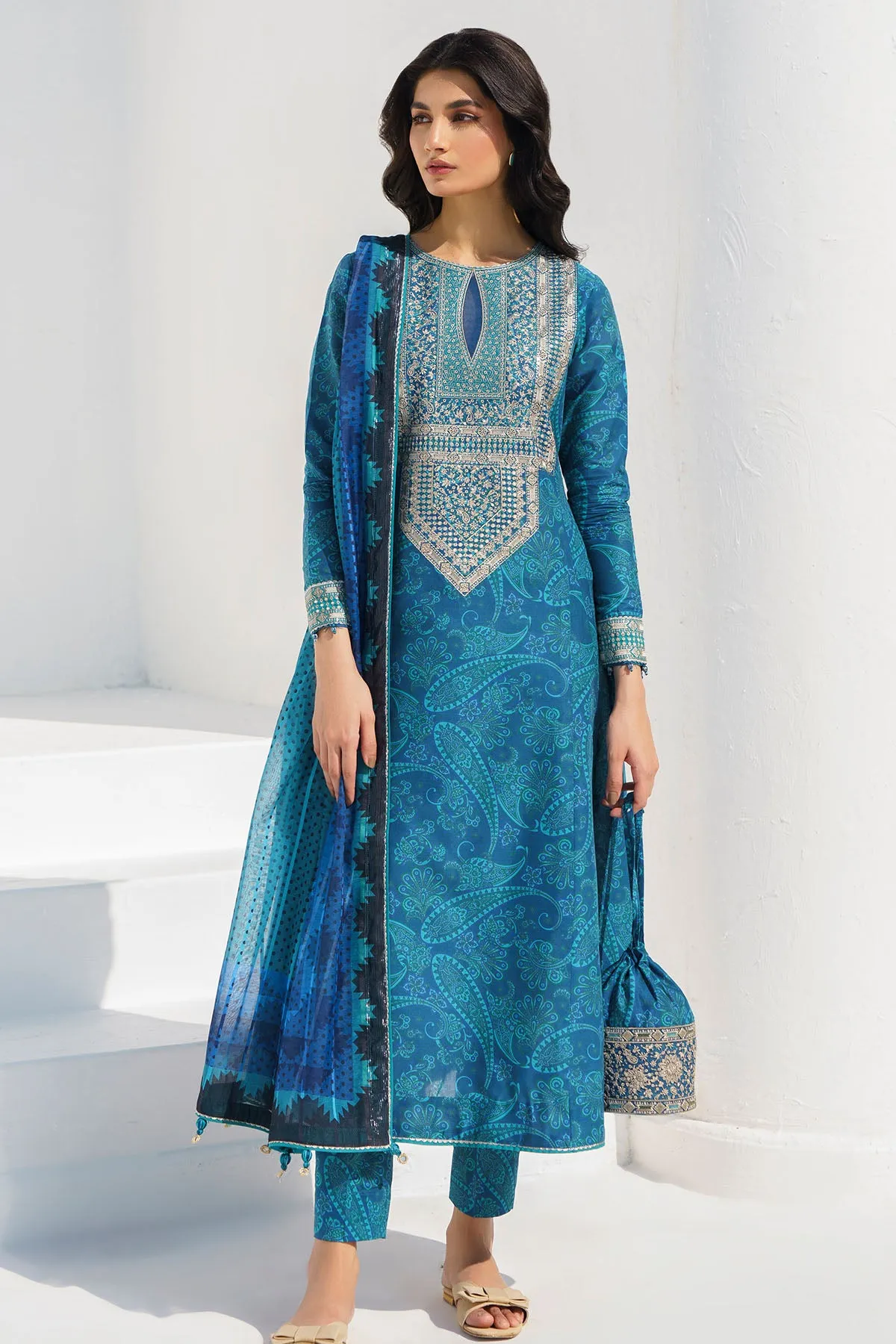 Embroidered Lawn USE-9017