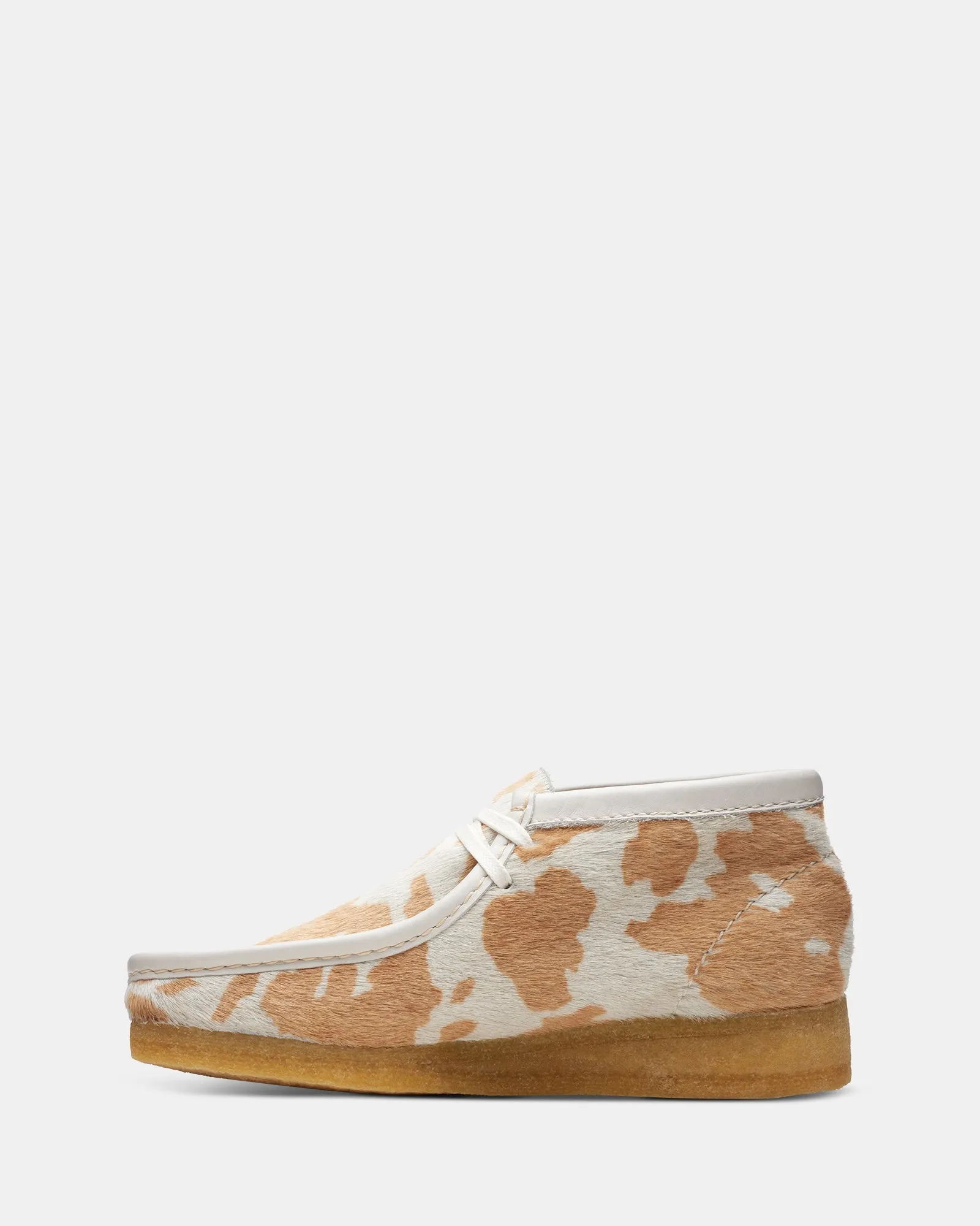 Wallabee Boot. (W) Tan Cow Print